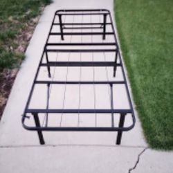 Full Size Bed Folds Up Portable Excellent Condition