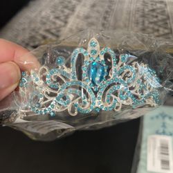 Frozen Isla Gloves And Crown