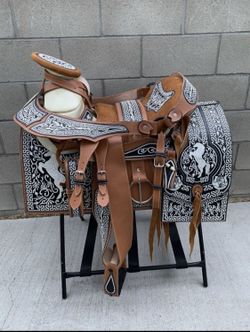 Montura bordada hecho en México 100% calidad