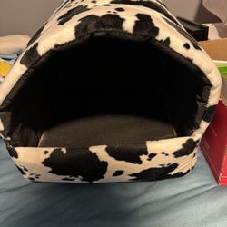 Cat Hut/House (used for small dog) 