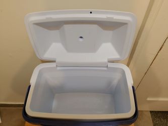 Rubbermaid cooler