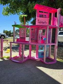 Barbie dreamhouse
