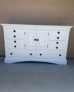 White 9-Drawers