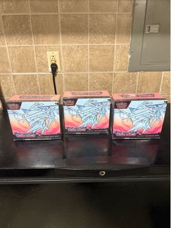 Chaos Rising Pokemon Center Elite Trainer Box (small tears in corner)