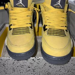 Air Jordan 4 Retro 'Lightning'