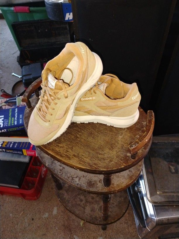 REEBOK  CLASSIC  SHOES
