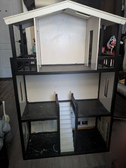 Vintage dollhouse