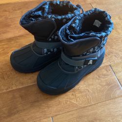 Boys Snow boots Size 6M