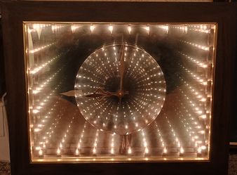 Beautiful Vintage 1970s Infinity Wall Mirror Clock model 533 see our other great vintage antiques furniture art jewelry sports collectibles now posted