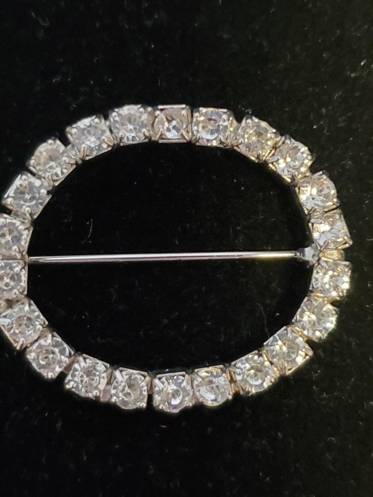Vintage Rhinestone Wreath Brooch Silvertone