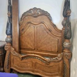 Queen Bedframe ( Deliver Available) 