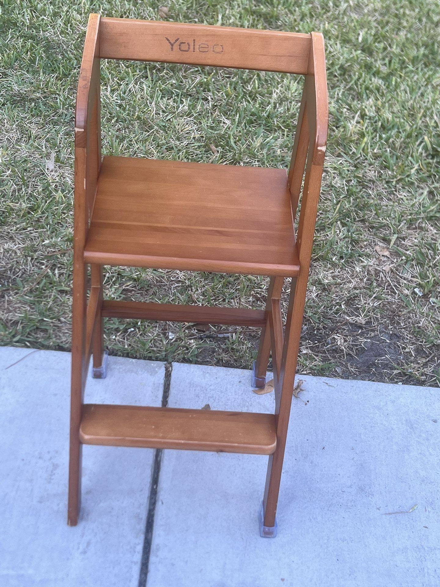 Yoleo Wooden High Chair for Toddlers to Teens, Adjustable Dining Feeding Chair with Steps Grows with Child, Max 60kg (Nut-Brown) Used in good conditio