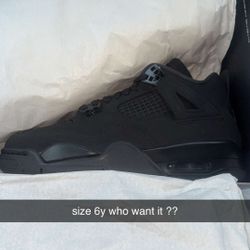 Jordan Retro 4 Black Cats size 6y (GS)
