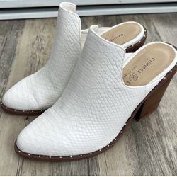 Chinese laundry block heel Mule 