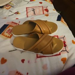 Sz7 Uggs Look By Toe Of Sandal Mint Othr Wise