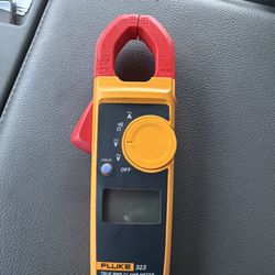 medidor de corriente tipo clamp (pinza amperimétrica) Fluke 323, una herramienta profesional 🔧⚡