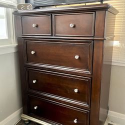 5 Drawer Wooden Dresser