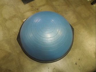 Used Bosu Ball Flat Floor Trainer ( Read the Description)