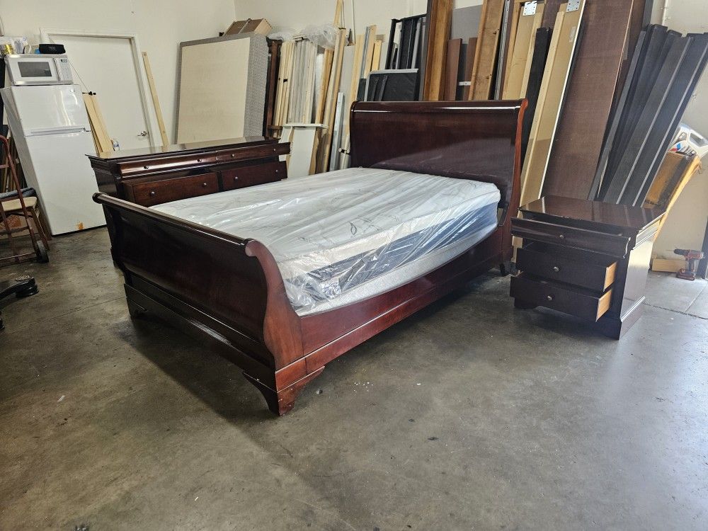 Queen Bedroom Set And Mattress 