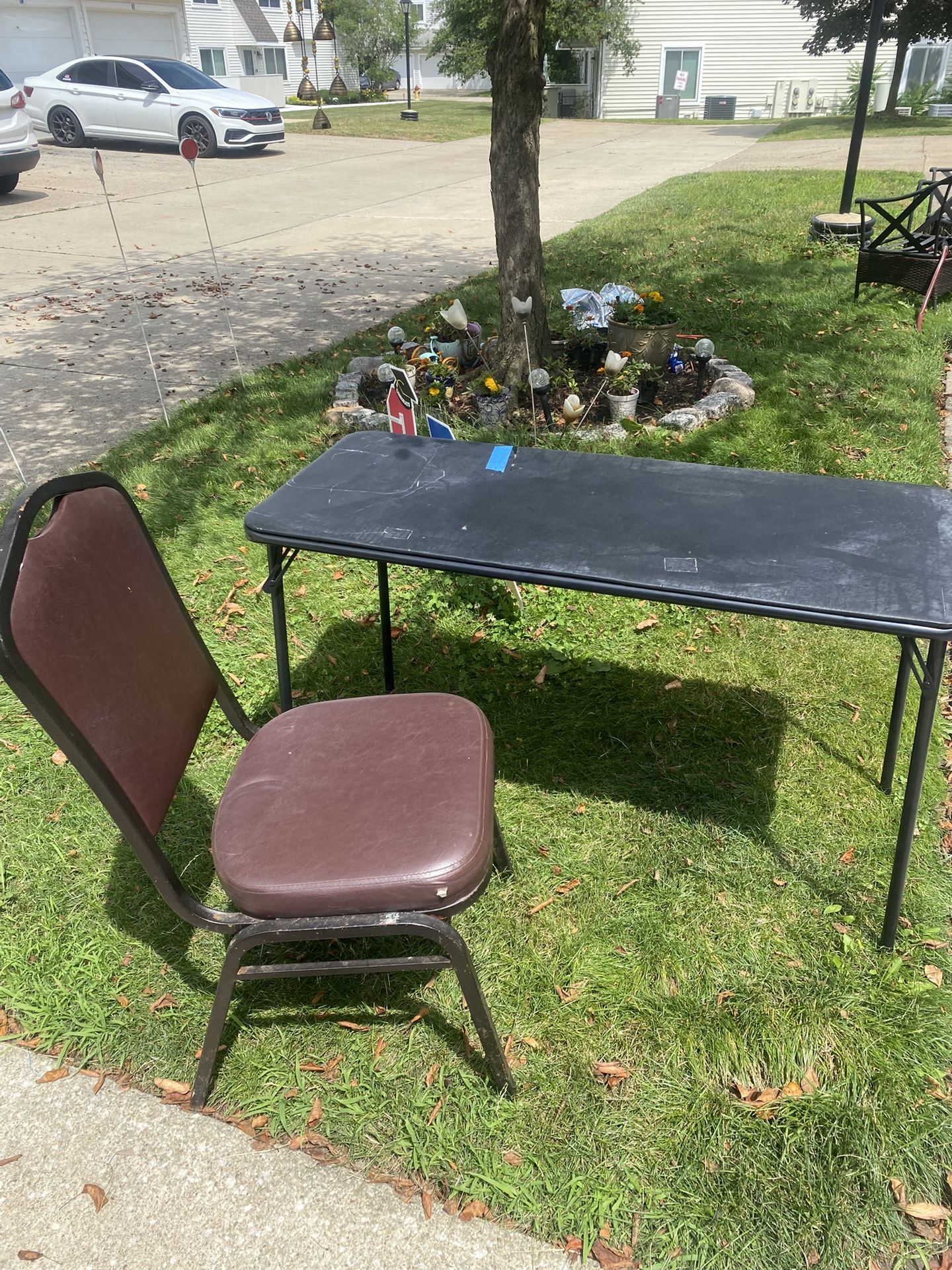 Sliding table and chair -10$