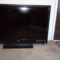Vizio LCD TV 