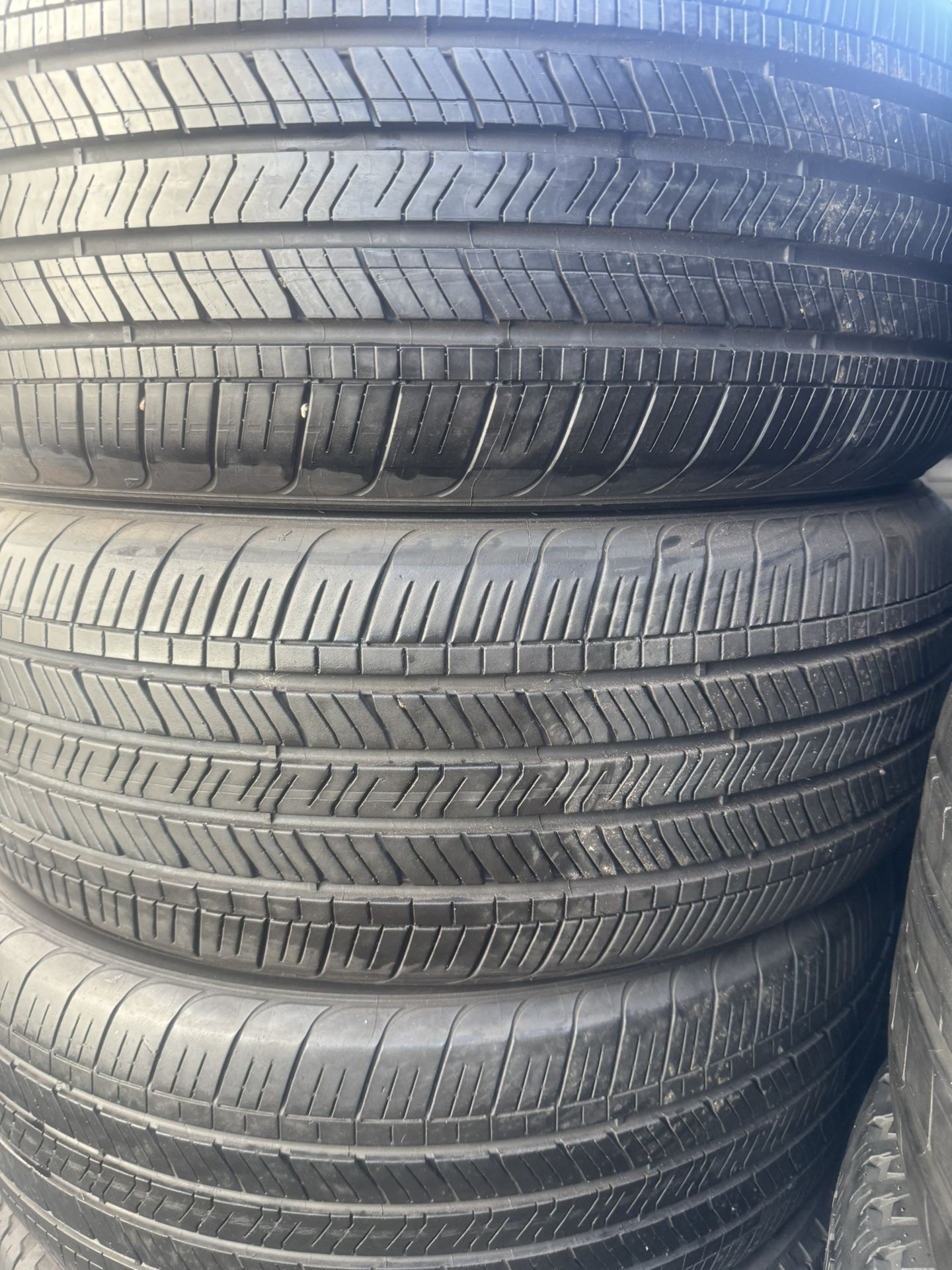 (4) 235/50R21 SET OF USED TIRES GOOD YEAR 80% LIFE !!