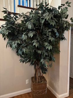Large artificial tree