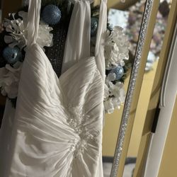 Beautiful David's Size 4 Wedding Dress  Wg3482.  Great Buy Looks Brand New