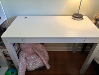 Medium wooden modern desk