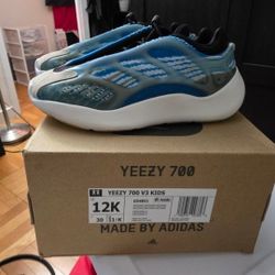 YEEZY A3 700 Kids 12C