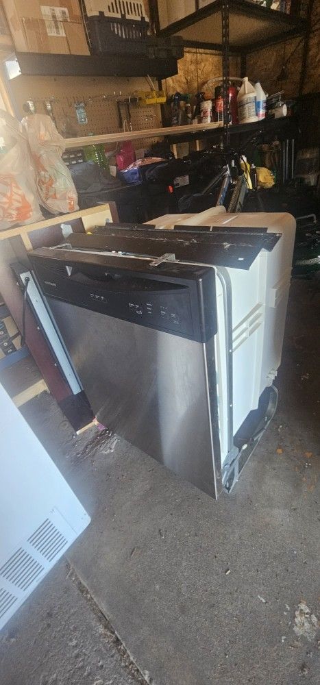 Frigidaire DISHWASHER 