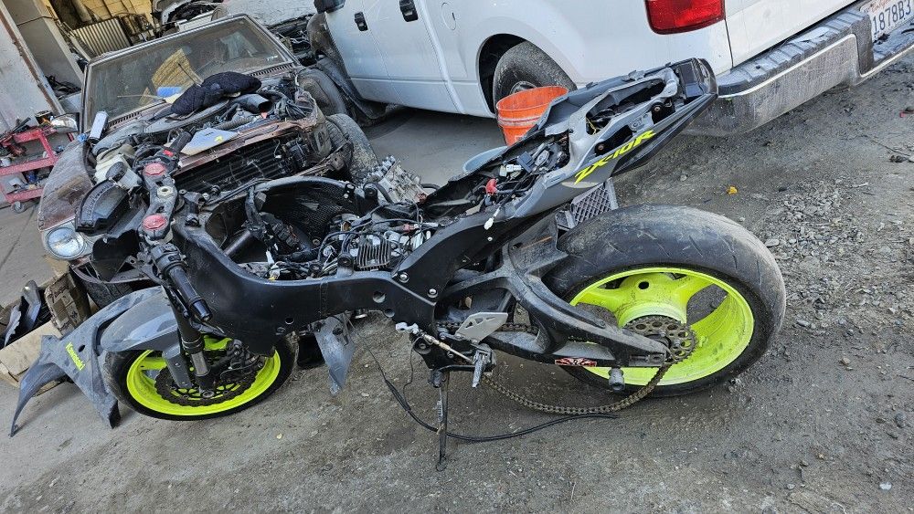 Ninja Zx10r 2011 Complete Or In Parts 
