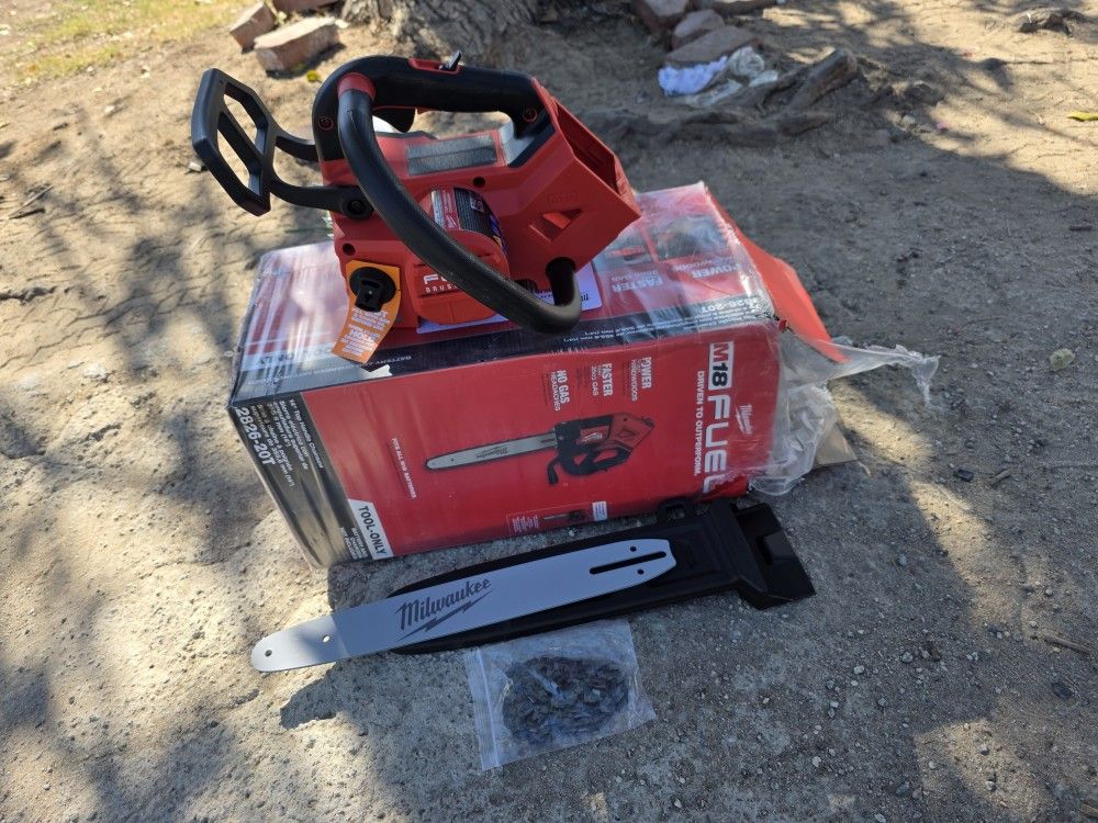 MILWAUKEE Battery-Powered Chainsaw: Large 12-inch Bar, Top Handle, Automatic Chain Oiler, 18V, 35cc