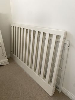 Pottery Barn Kids Larkin Crib