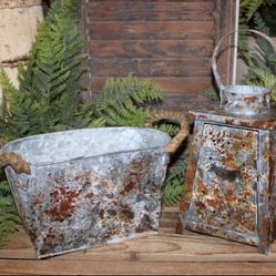 Rustic Weathered Aged Rusty Metal Farmhouse Bucket Tub & Cow Lantern