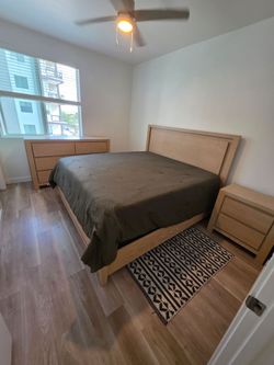 KING BEDROOM SET FOR SALE. MUST GO!