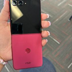 Motorola razr+ 2024