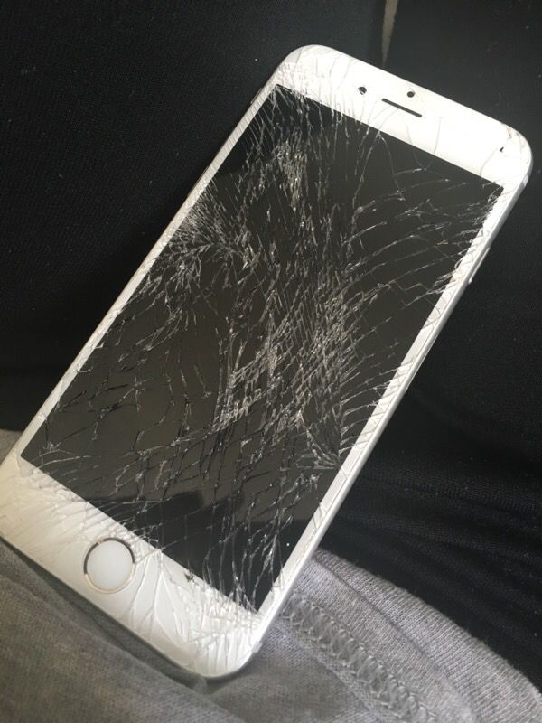 Brand new iPhone 6 silver 16gb with cracked screen