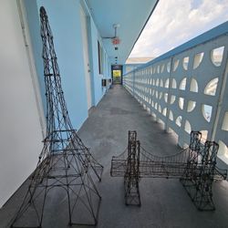 Vintage 36"Eiffel Tower And A 23"x14"London Bridge Set  Wire Mantal Decoration 