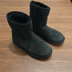 Black Uggs
