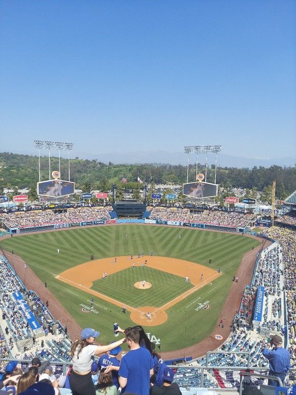 2 Tickets Today's Dodger Game !