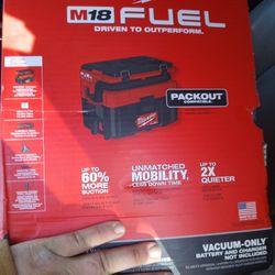 M18 Packout  2.5 Gal  Wet/dry Vacuum