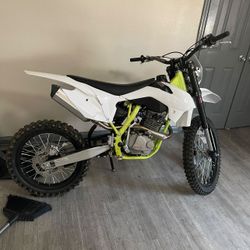 250cc Brand New Dirt Bike 4 Stroke 