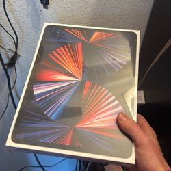 Sealed New iPad Pro 12.9 512gb 5th Gen 