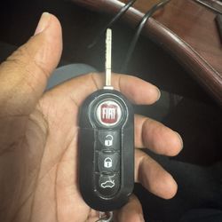 Fiat 500 Keyless Fob- Used - 25$ 