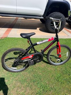 Magna Throttle Kids BMX Bike