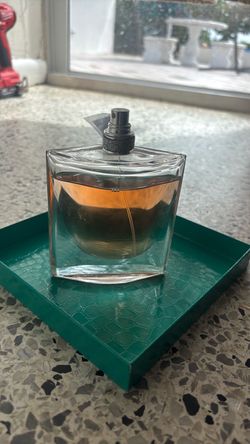 La vie est Belle perfume bottle