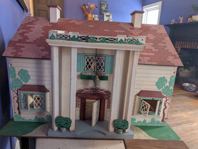 1940s VINTAGE American Dollhouse! Keystone of Boston dollhouse! Comes With Furniture