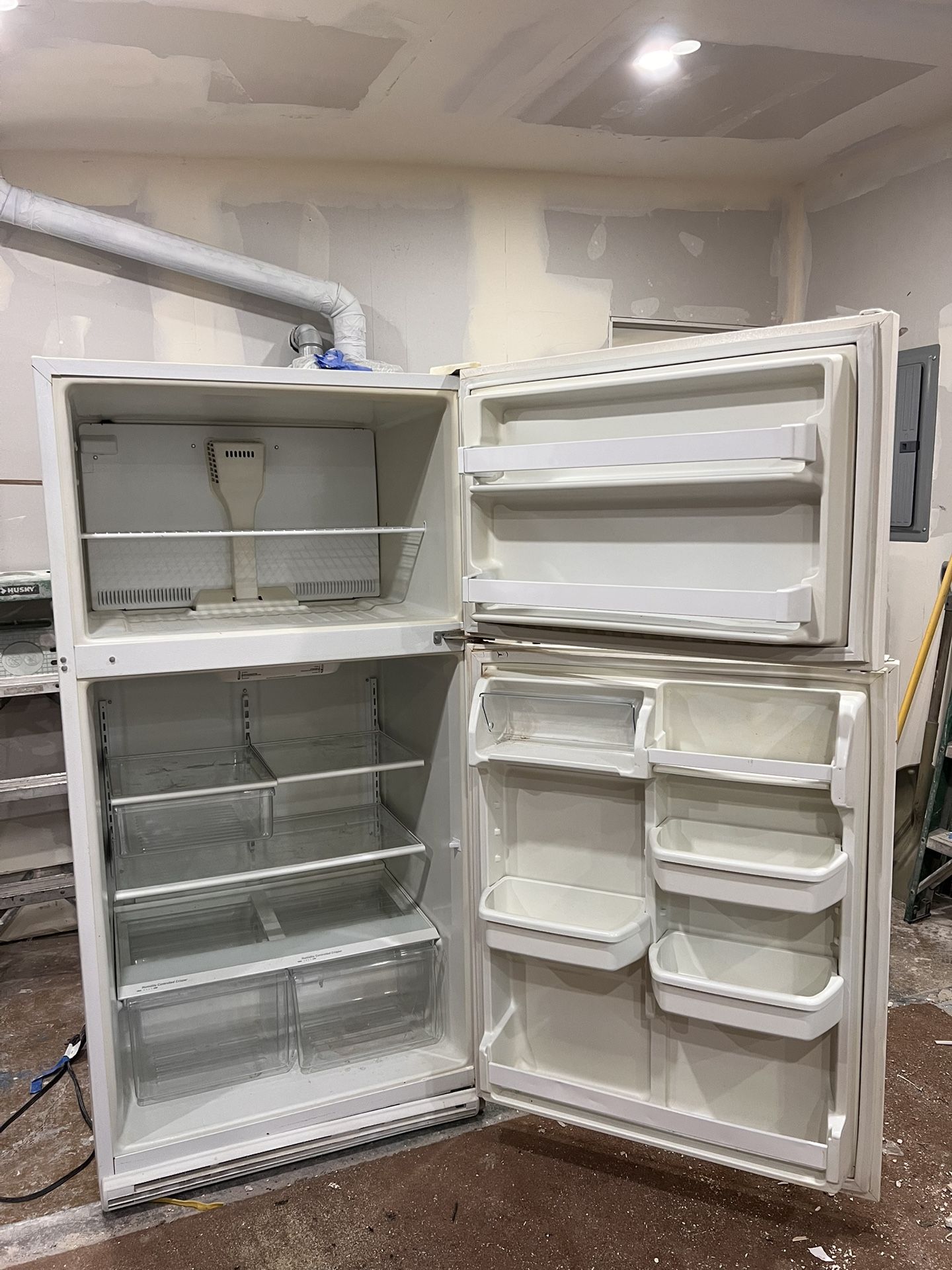 Whirlpool 33-inch Top freezer refrigerator