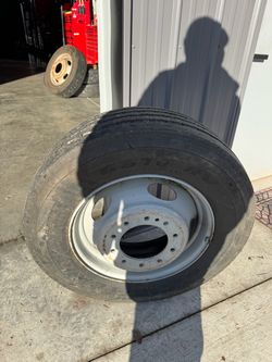 Goodyear 245/70R19.5 10 lug Ford F450 F550 Like Brand New spare wheel Tire
